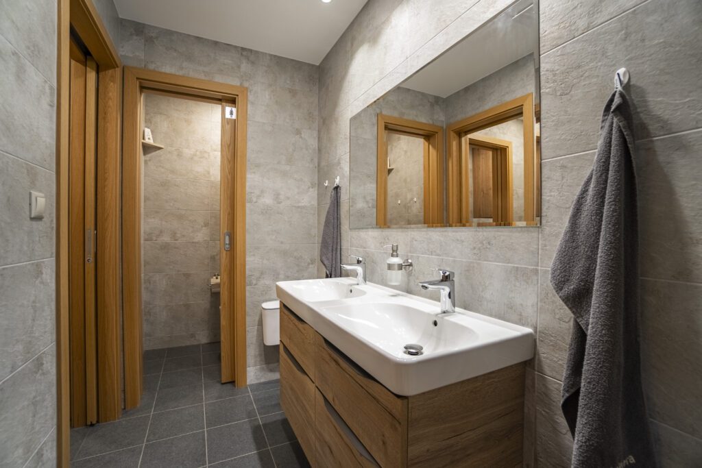 V přízemí se nachází společné toalety pro hosty.