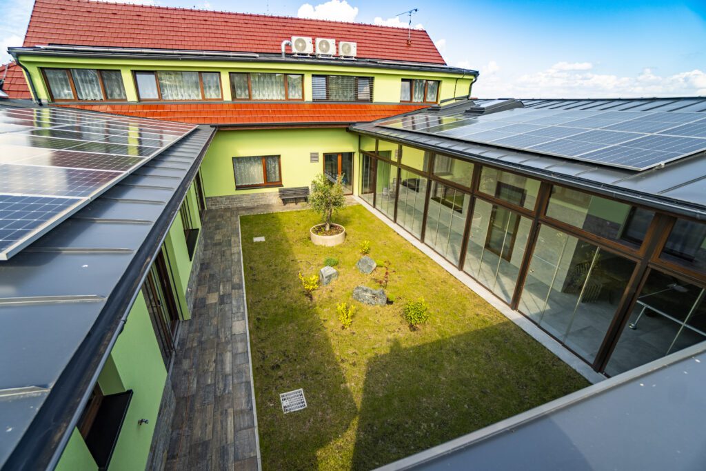 Dvůr Penzionu Winifera v Pavlově na jižní Moravě.