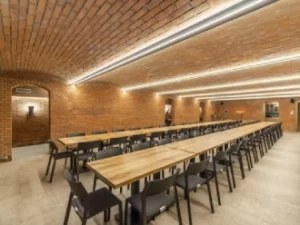 Velký sklep v Pavlově, který slouží k pronájmu na nejrůznější oslavy nebo večírky.